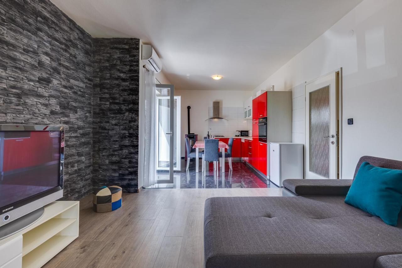Apartment A & J Petrcane Exterior photo
